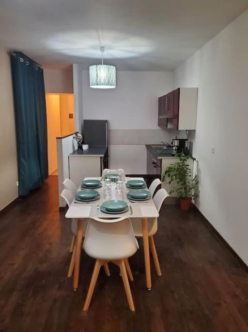 Appartement Moderne En Ville อาร์ม็องติแยร์ ภายนอก รูปภาพ